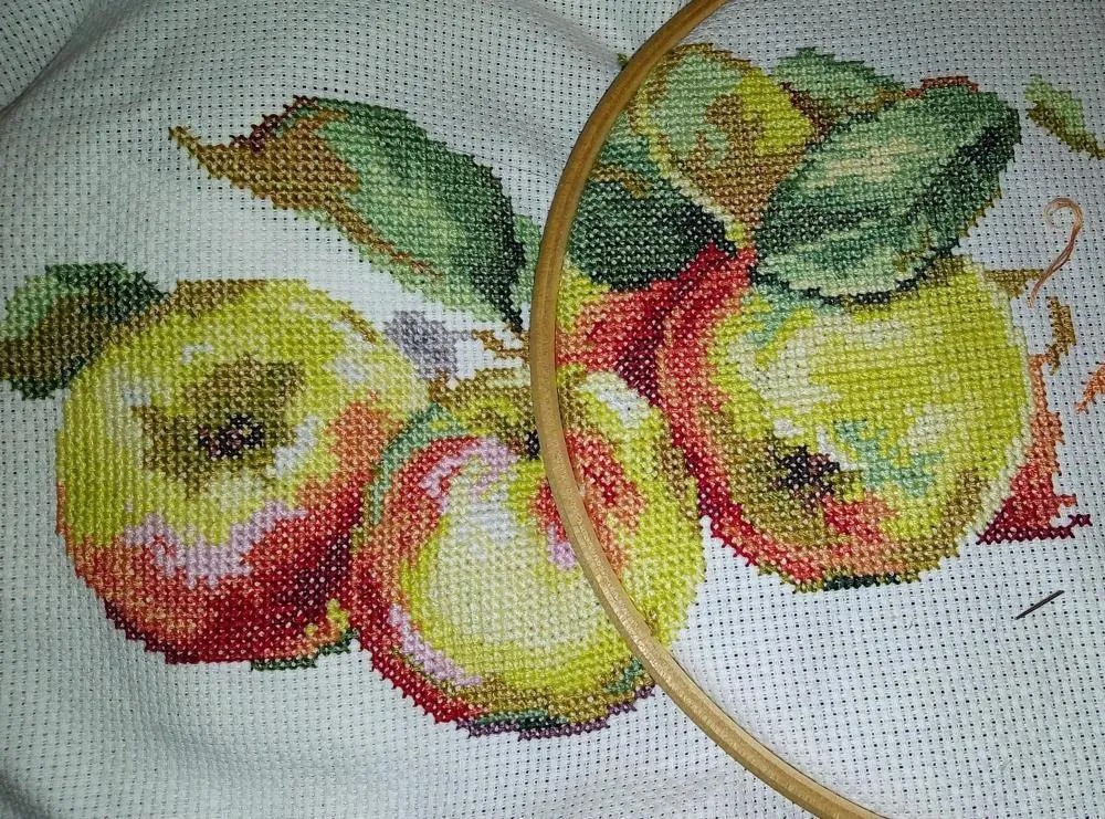 Apples 5-09 Counted Cross-Stitch Kit