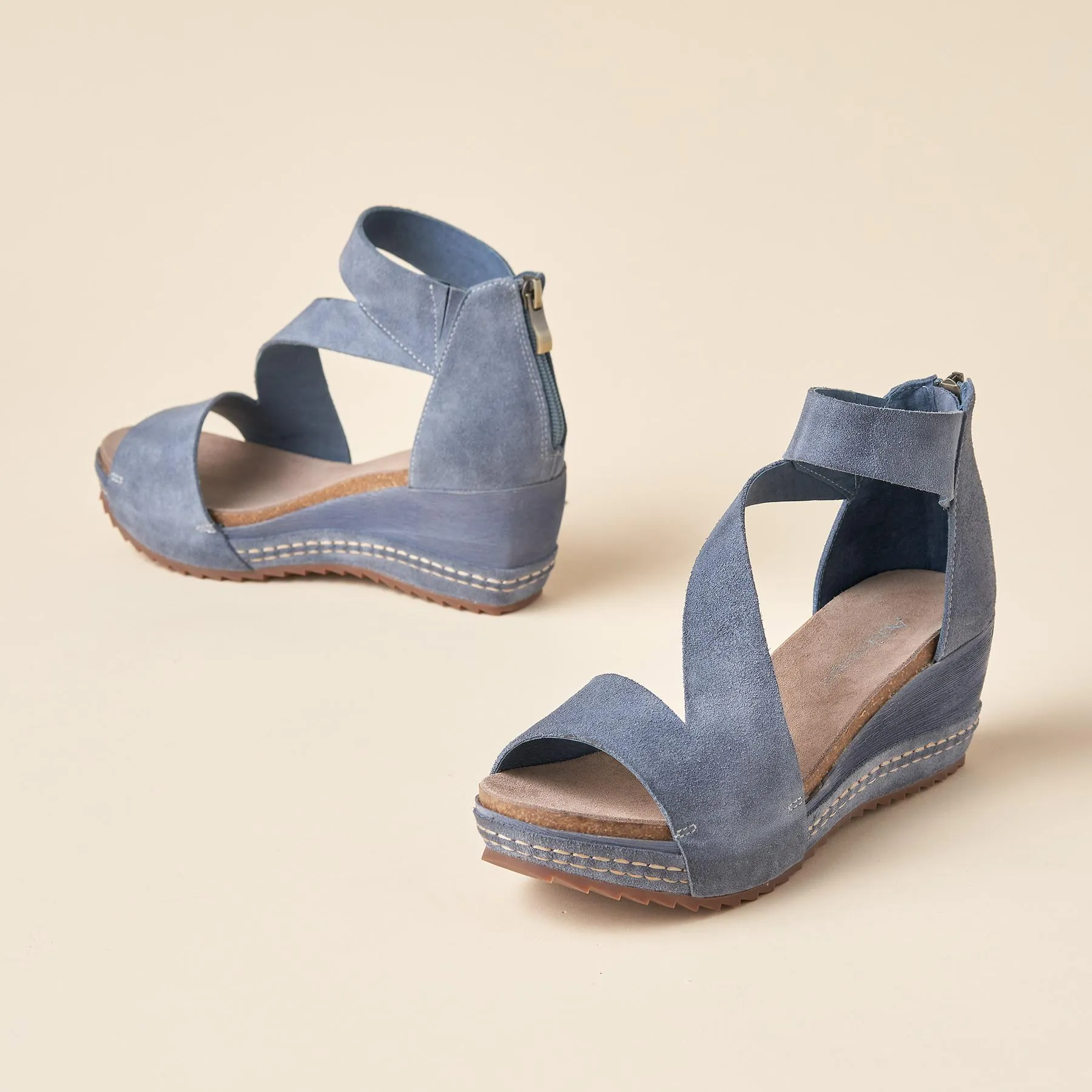 Davi Wedge Sandals