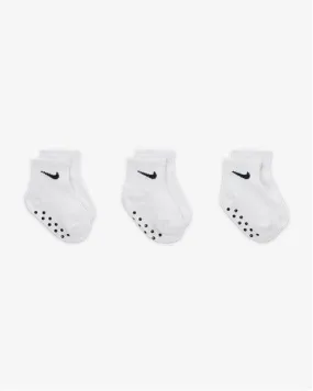 NIKE CORE SWOOSH 3-PACK GRIPPER SOCKS_ INFANTS